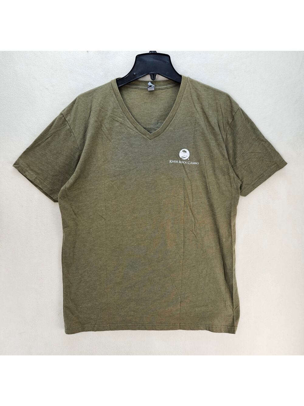 RIVER ROCK CASINO USA FLAG TEE MEN'S XL GREEN V NECK NWOT